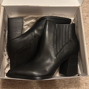 Marc fisher women’s size 9 black leather booties excellent condition $35